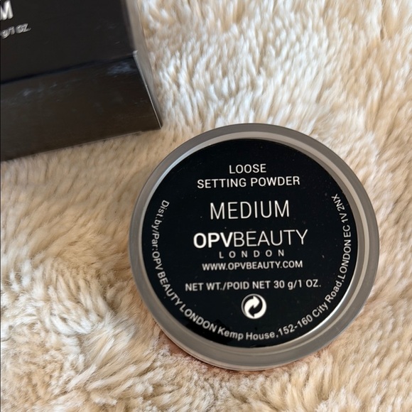 Loose Setting Powder - Medium - Picture 2 of 6